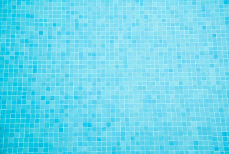 Piscina com Azulejo Azul Claro Nossa Senhora do Ó - Piscina com Azulejo Branco