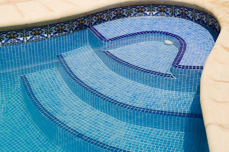 Piscina de Azulejo com Deck Ribeirão Grande - Piscina Pequena de Azulejo