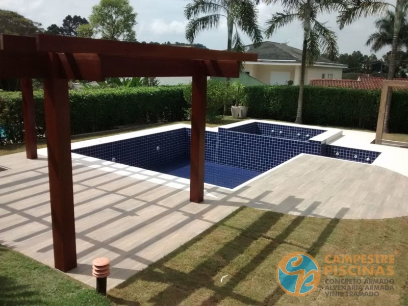 Piscina de Concreto com Spa Vargem Grande do Sul - Piscina de Concreto com Solarium