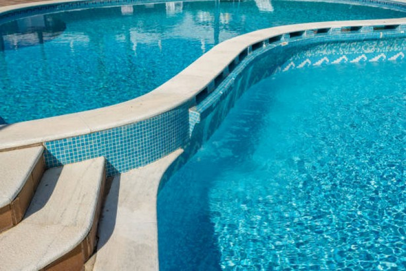 Preço de Piscina de Azulejo com Deck Serra da Cantareira - Piscina com Azulejo Azul Claro