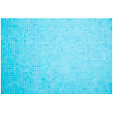 piscina com azulejo azul claro Cajati