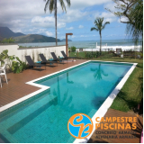 piscina de concreto com deck para sítio Rio das Pedras